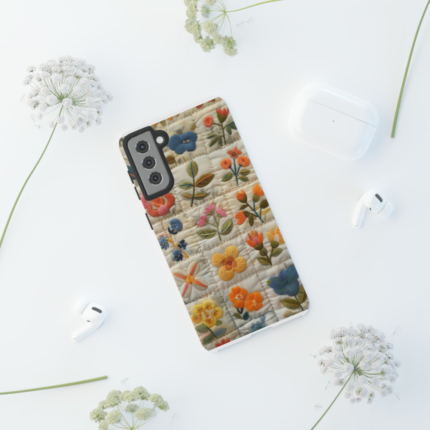 Custodia per telefono floreale trapuntata, cover morbida per telefono con fiori ricamati, custodia per smartphone elegante e protettiva, custodie per telefono resistenti