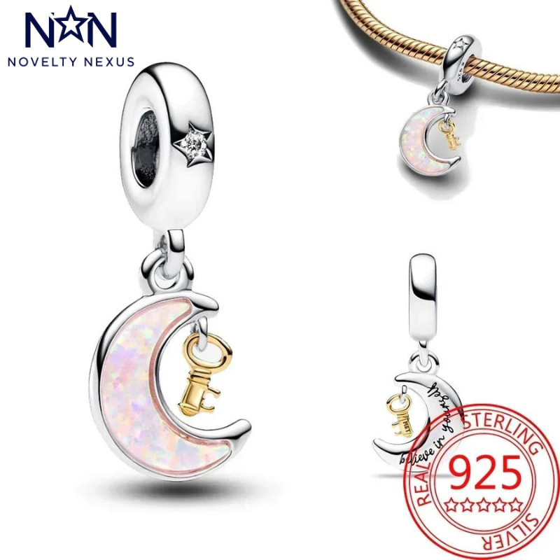 Charm „Moonlit Dreams“ aus Sterlingsilber mit Opal-Emaille, goldenem Schlüsselakzent und Sterndetails für Armbänder und Halsketten